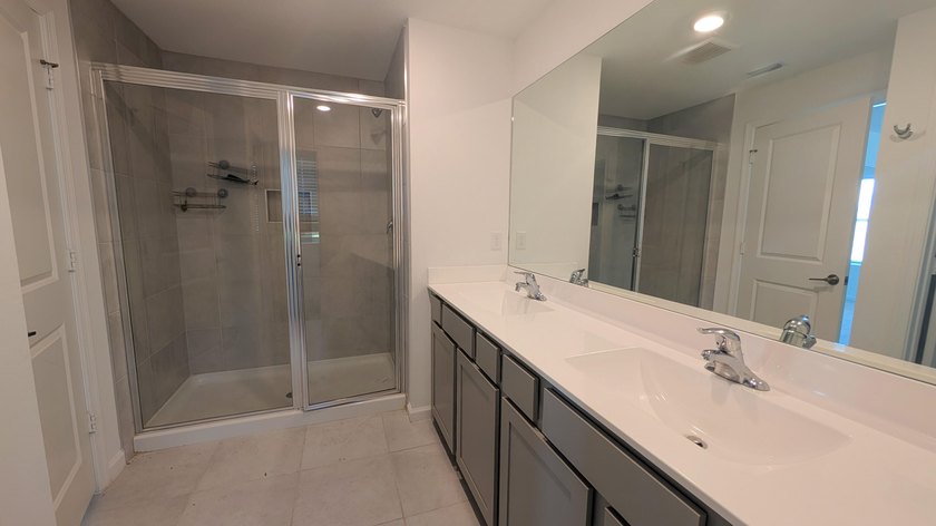 Beautifully 4-bedroom, 3 full bath home offering spacious living - photo 23