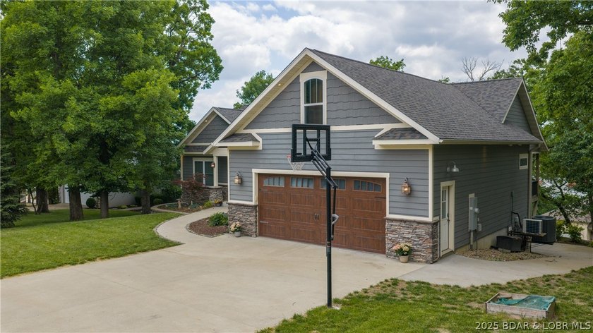 WOW! This lake access home delivers incredible value. Brand new - photo 4