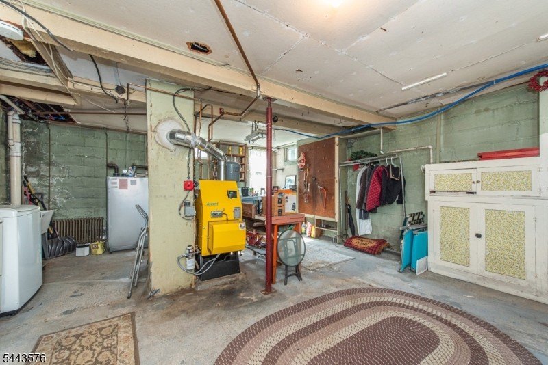 Welcome home to this delightful 3 Bedroom 1 Bath storybook - photo 15