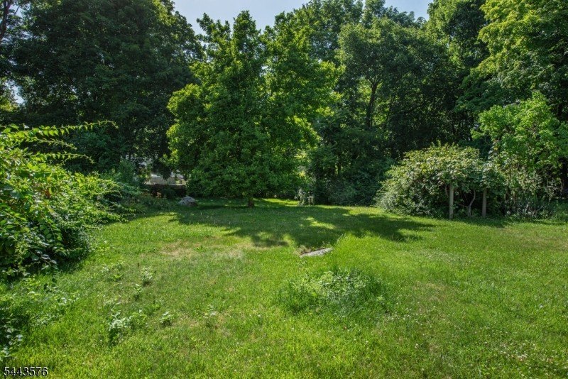 Welcome home to this delightful 3 Bedroom 1 Bath storybook - photo 17