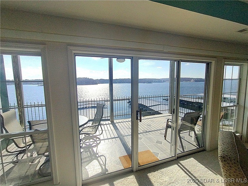 Impeccable 3-bedroom, 3-bath furnished lakefront condo with - photo 5