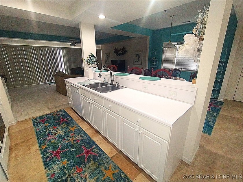 Impeccable 3-bedroom, 3-bath furnished lakefront condo with - photo 8