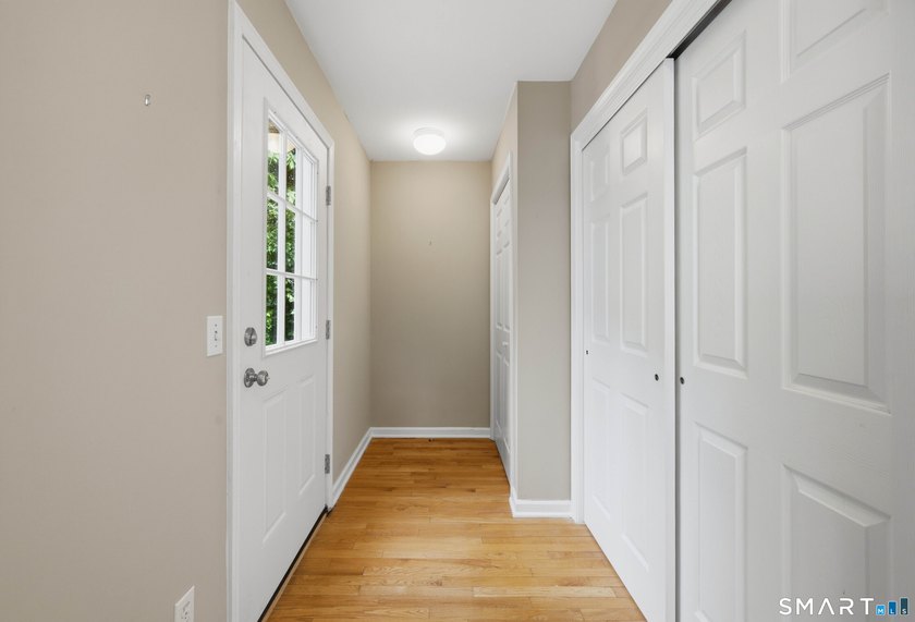 Welcome to 20 Pequot Court! These original owners have - photo 12