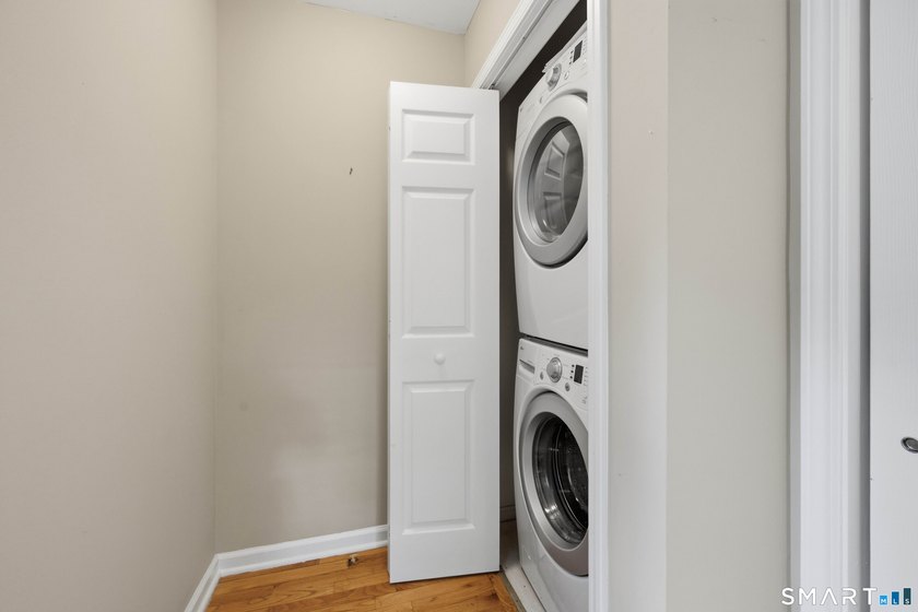 Welcome to 20 Pequot Court! These original owners have - photo 13