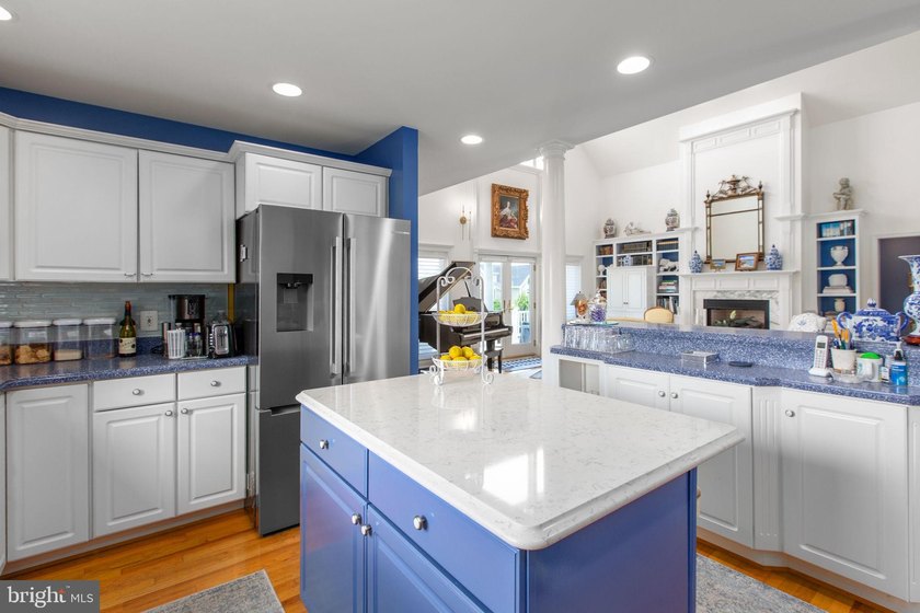 An exceptional waterfront-community home in the highly - photo 13