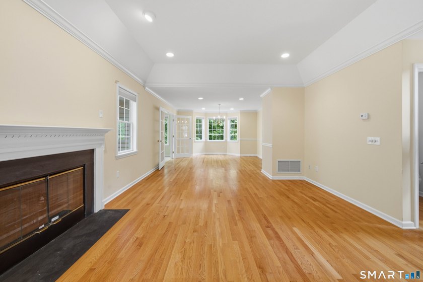 Welcome to 20 Pequot Court! These original owners have - photo 18