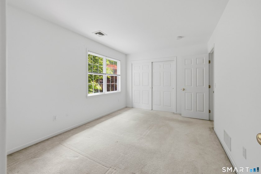 Welcome to 20 Pequot Court! These original owners have - photo 25