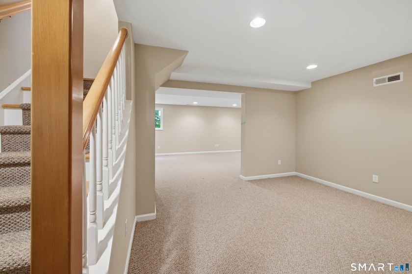 Welcome to 20 Pequot Court! These original owners have - photo 34