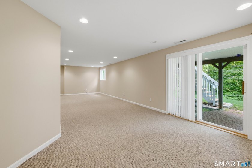 Welcome to 20 Pequot Court! These original owners have - photo 35