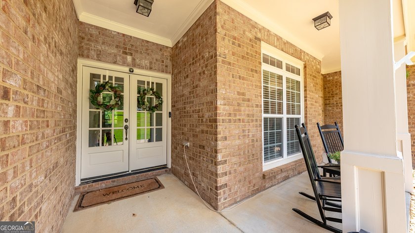 Welcome home to this beautifully maintained all-brick ranch - photo 3