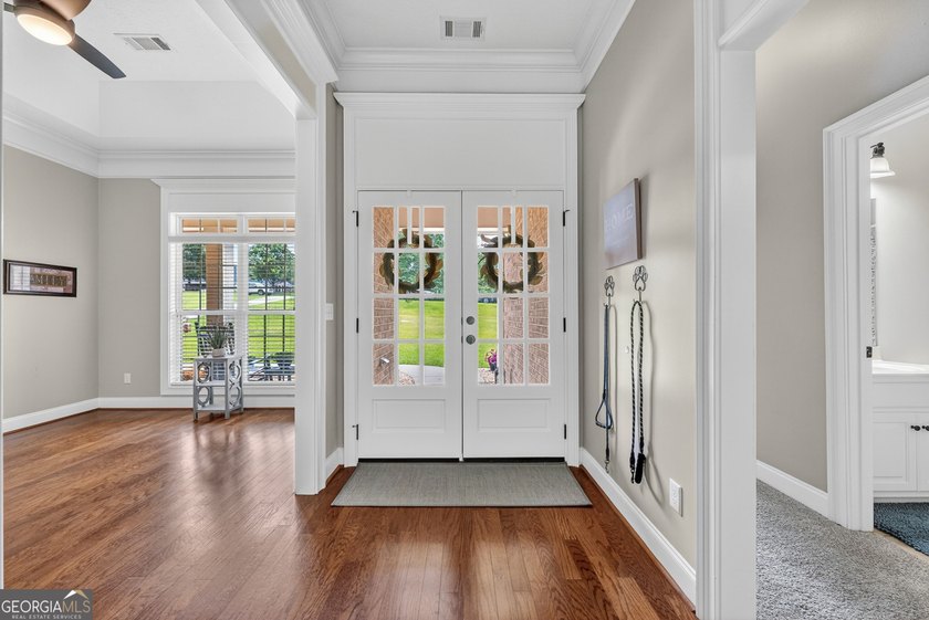 Welcome home to this beautifully maintained all-brick ranch - photo 4