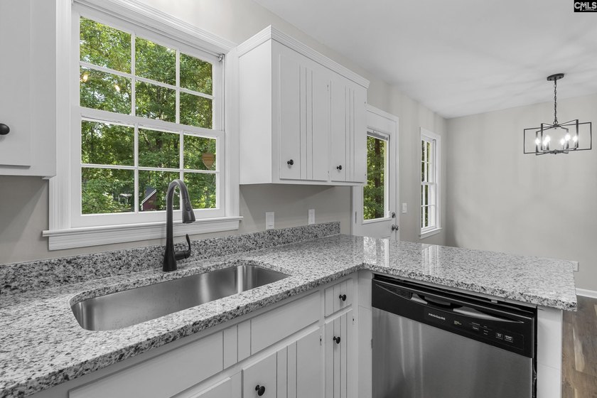 Welcome home to this beautifully updated move in ready 3-bedroom - photo 11