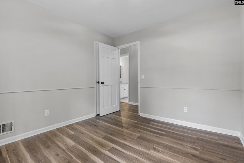Welcome home to this beautifully updated move in ready 3-bedroom - photo 20