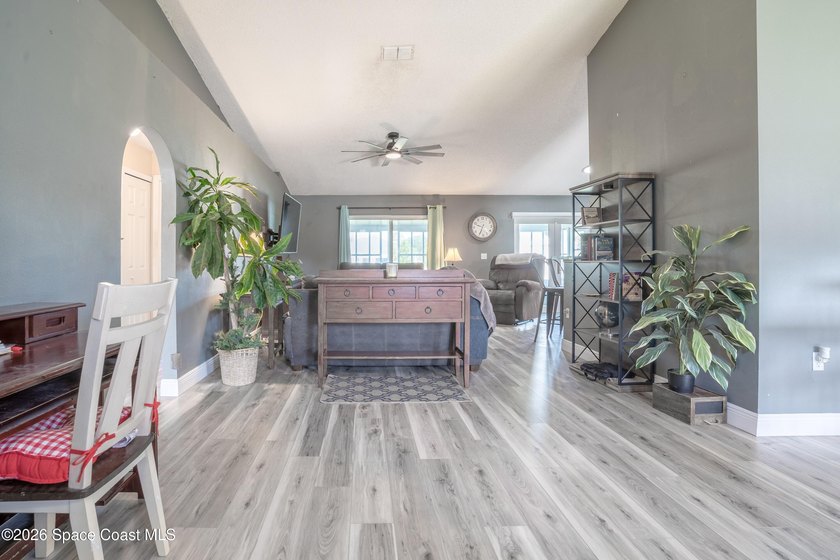 Welcome to this charming single family home with 3 bedrooms, 2 - photo 2