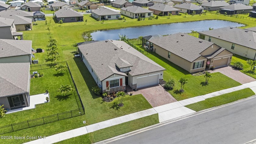 Welcome to your own slice of Florida paradise in the private - photo 3