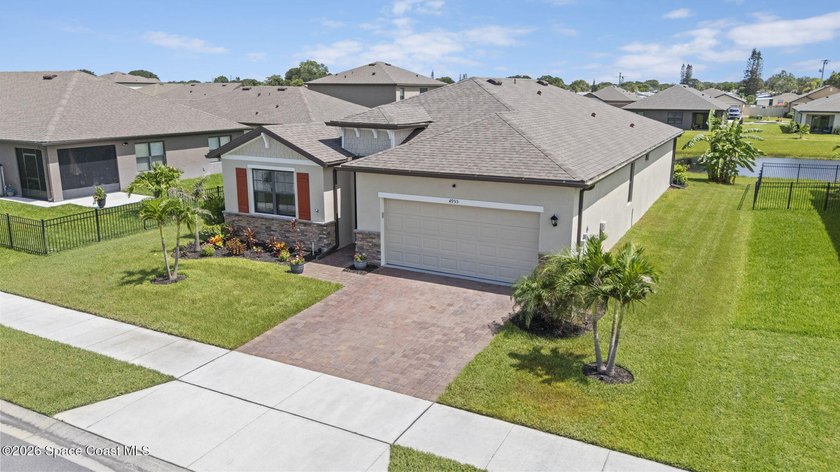 Welcome to your own slice of Florida paradise in the private - photo 4