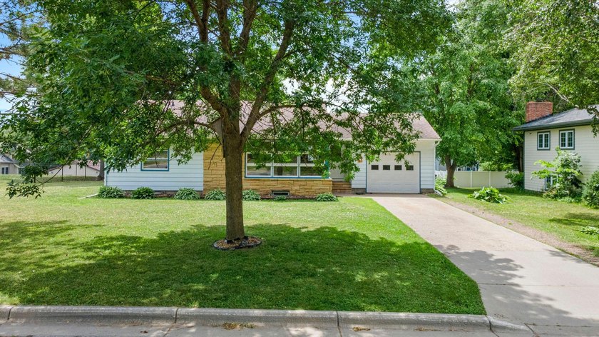 Welcome to 711 Elm Ave in Gaylord-a charming rambler nestled in - photo 5