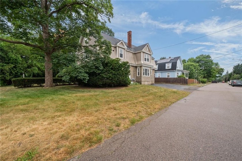 One of a kind Riverside three family offering exceptional - photo 45