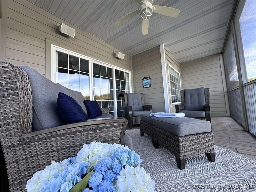 This beutiful turnkey lakeside condo comes with numerous updates - photo 6