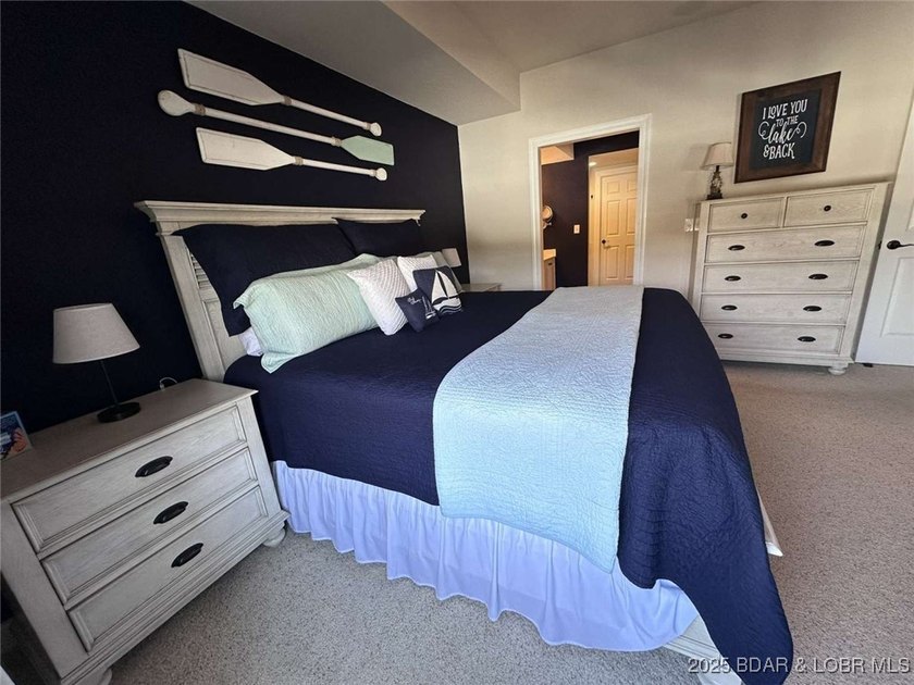 This beutiful turnkey lakeside condo comes with numerous updates - photo 7