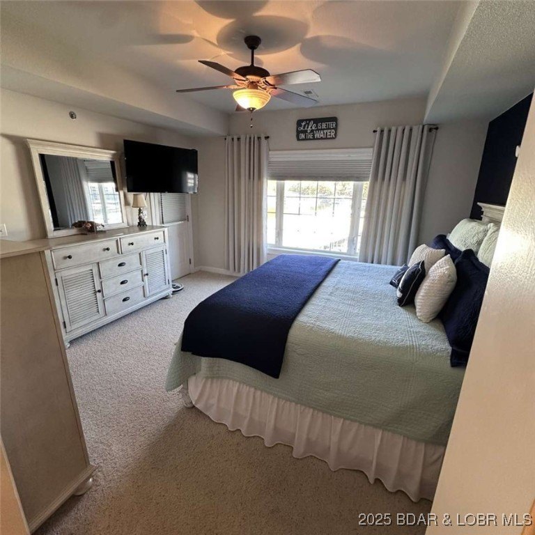 This beutiful turnkey lakeside condo comes with numerous updates - photo 8