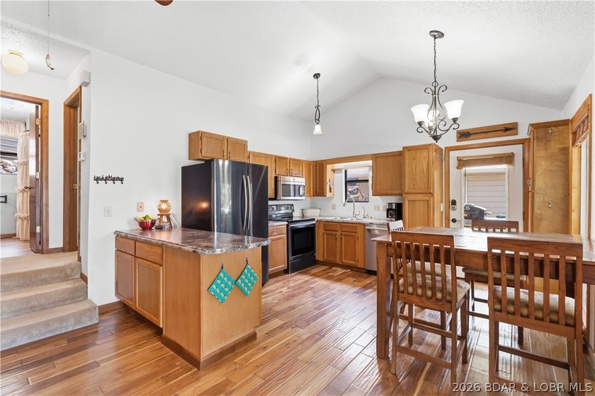 Privacy, gentle lakefront living, and room to enjoy everything - photo 13