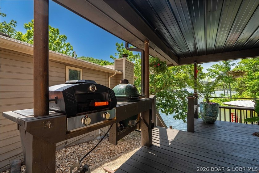 Privacy, gentle lakefront living, and room to enjoy everything - photo 21