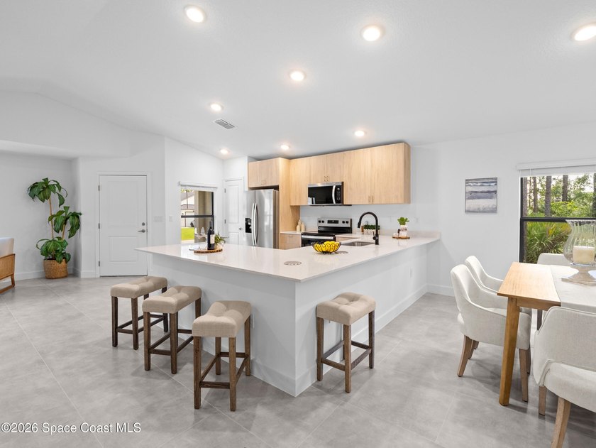 Brand-new contemporary duplex with no HOA, offering the perfect - photo 2