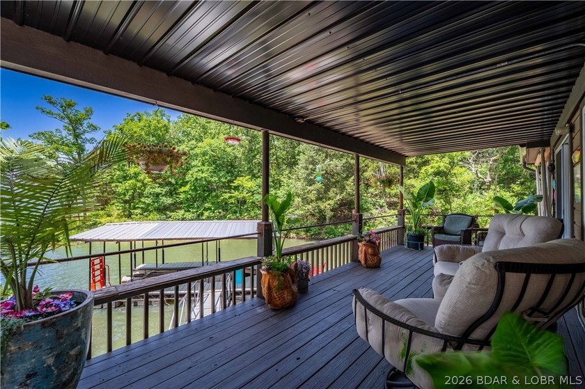Privacy, gentle lakefront living, and room to enjoy everything - photo 23