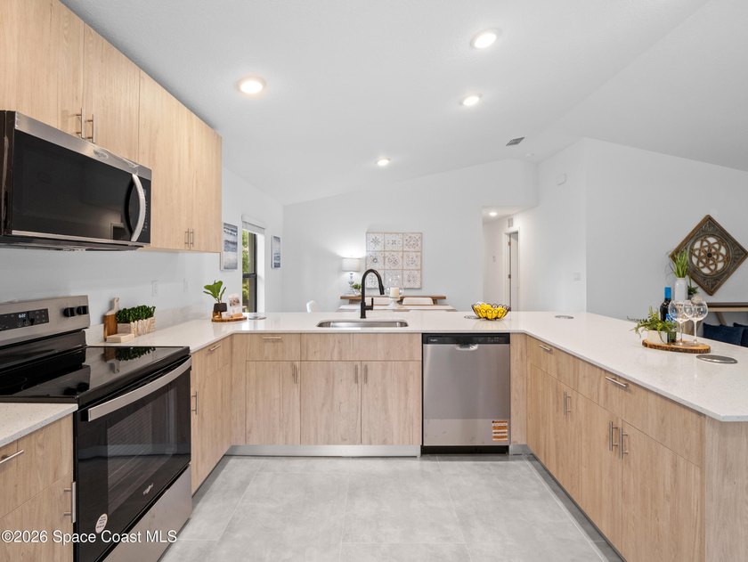 Brand-new contemporary duplex with no HOA, offering the perfect - photo 4