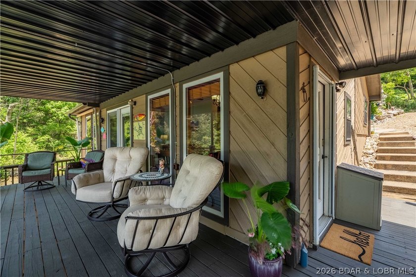 Privacy, gentle lakefront living, and room to enjoy everything - photo 25