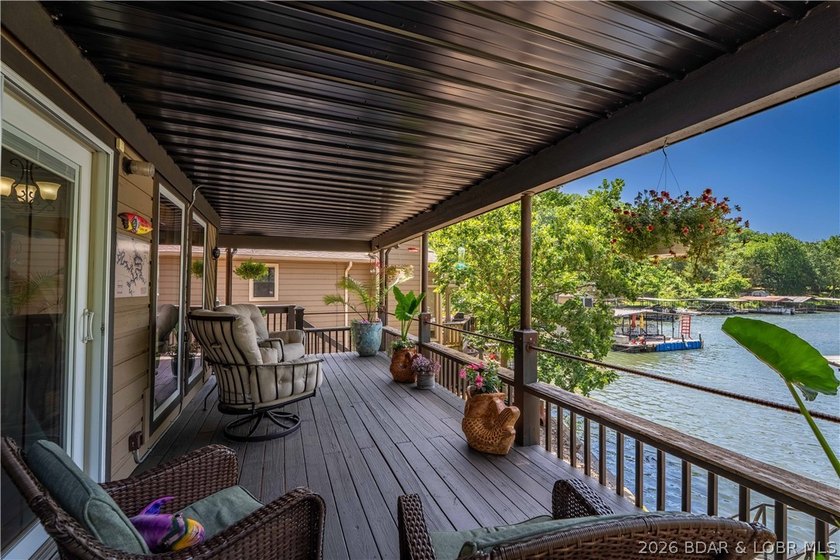 Privacy, gentle lakefront living, and room to enjoy everything - photo 26