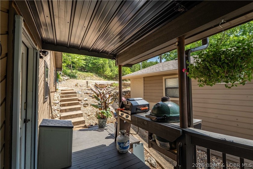 Privacy, gentle lakefront living, and room to enjoy everything - photo 27