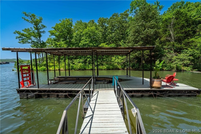 Privacy, gentle lakefront living, and room to enjoy everything - photo 29