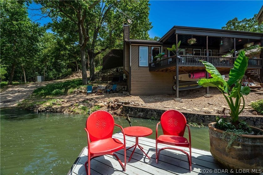 Privacy, gentle lakefront living, and room to enjoy everything - photo 31