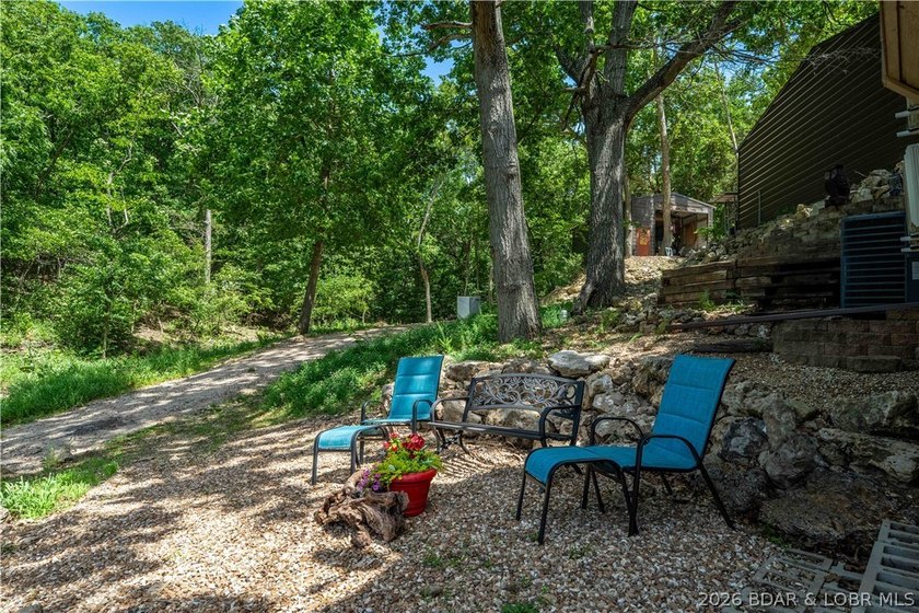 Privacy, gentle lakefront living, and room to enjoy everything - photo 33