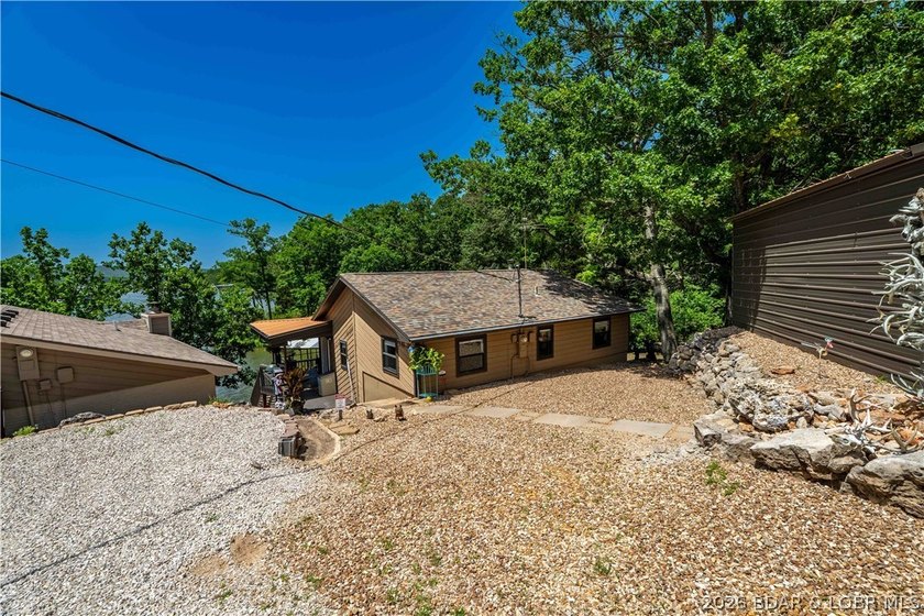Privacy, gentle lakefront living, and room to enjoy everything - photo 36