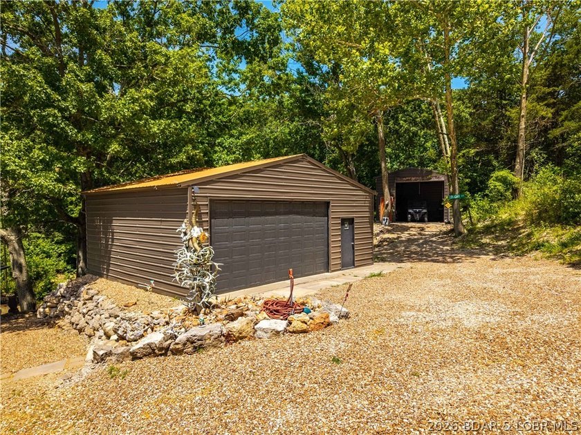 Privacy, gentle lakefront living, and room to enjoy everything - photo 43