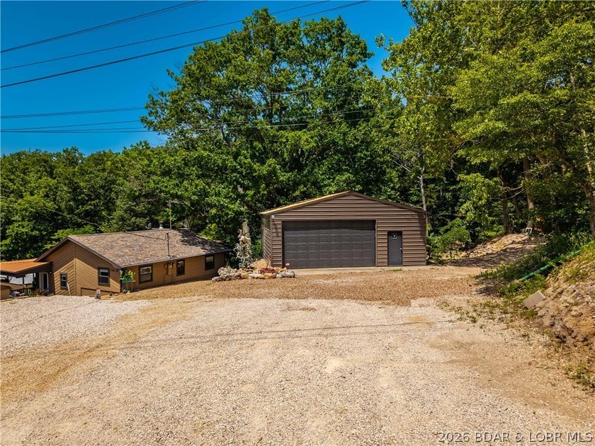 Privacy, gentle lakefront living, and room to enjoy everything - photo 46