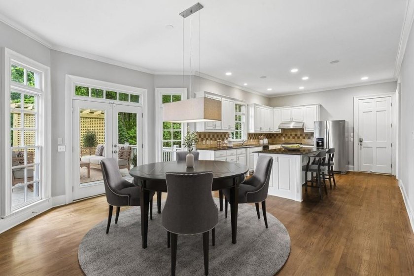 Welcome to this Stately Traditional Home in the highly - photo 4