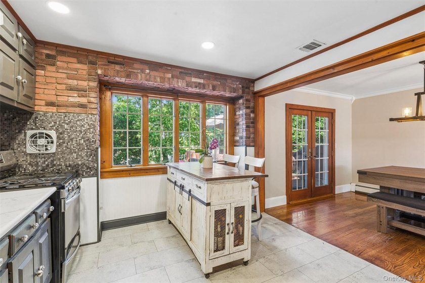 A MUST-SEE TURN KEY, UPGRADED, &amp; PRICED TO SELL HOME!!!! Move-in - photo 11