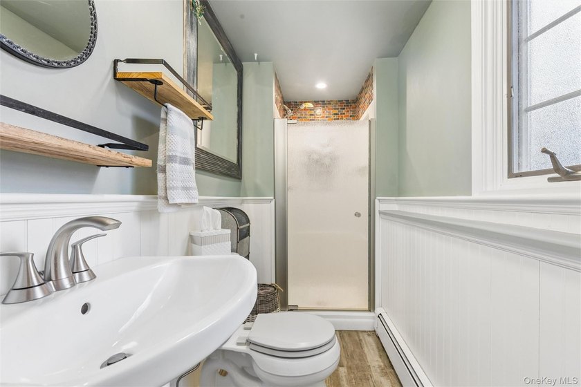 A MUST-SEE TURN KEY, UPGRADED, &amp; PRICED TO SELL HOME!!!! Move-in - photo 16