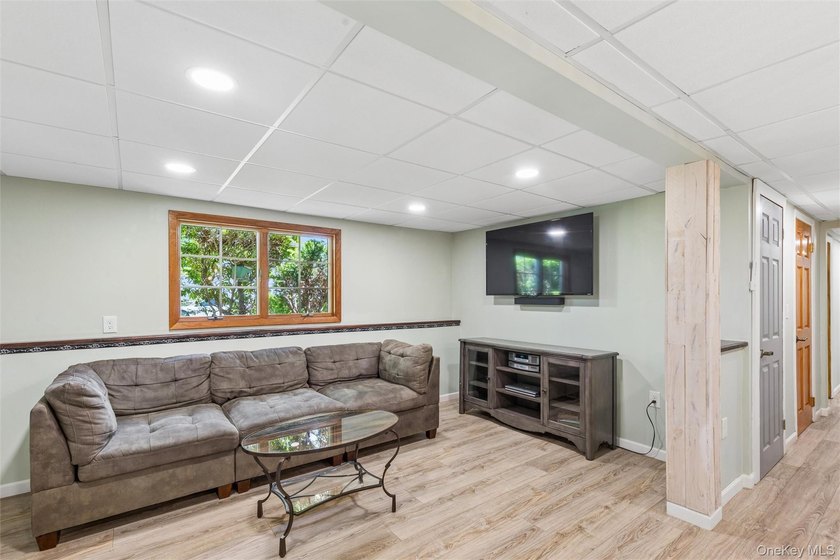 A MUST-SEE TURN KEY, UPGRADED, &amp; PRICED TO SELL HOME!!!! Move-in - photo 18