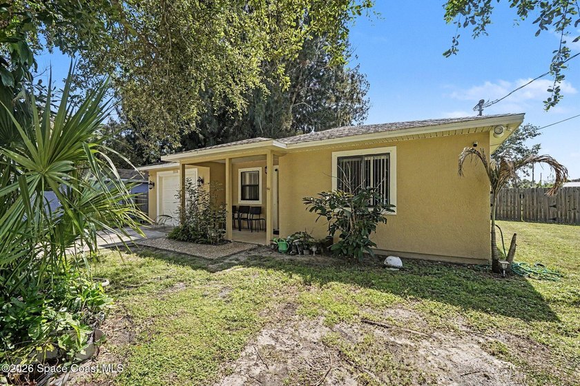 Concrete block 3-bedroom, 2-bathroom home with a split-bedroom - photo 4