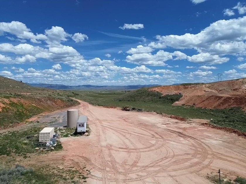 Exceptional opportunity to acquire a 59.25-acre aggregate - photo 3