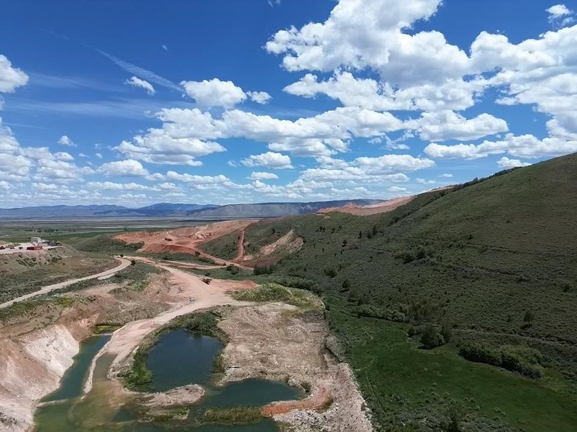 Exceptional opportunity to acquire a 59.25-acre aggregate - photo 4