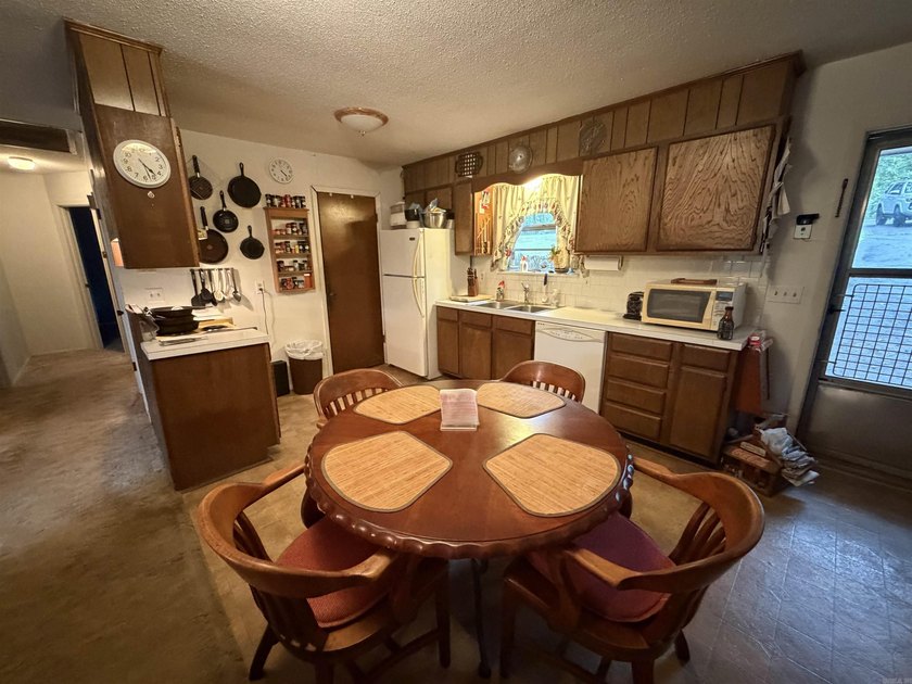 Escape to the peace and privacy of country living with this cozy - photo 11