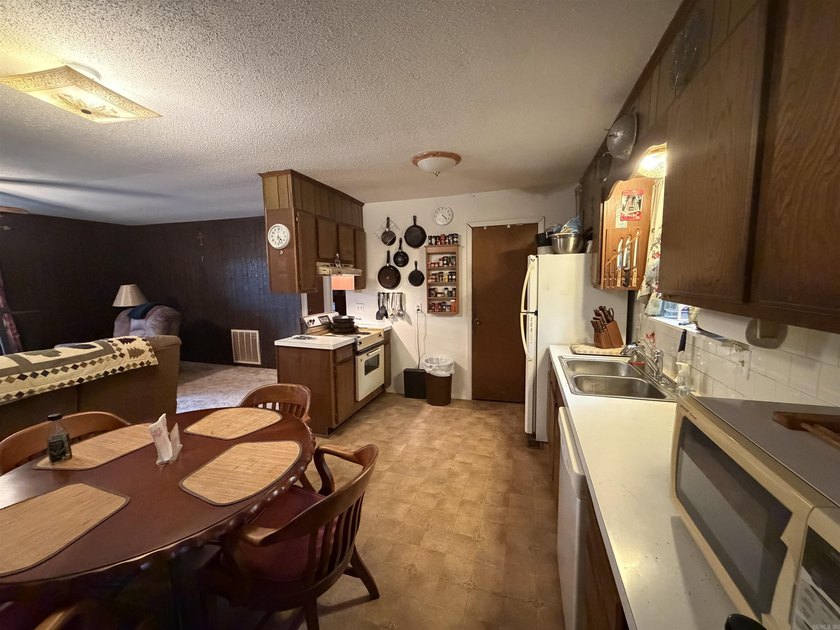 Escape to the peace and privacy of country living with this cozy - photo 14