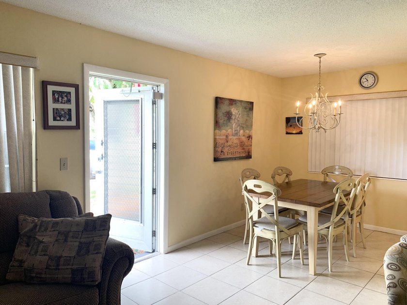 Welcome to this charming rare 1st floor corner, 2 bedroom, 2 - photo 14