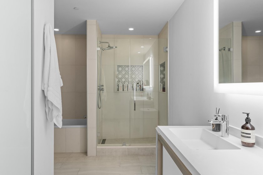 ABSOLUTELY GORGEOUS FULLY RENOVATED CONDO | PRESTIGOUS NEW - photo 16